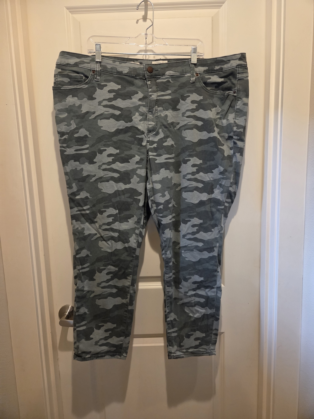 Universal Thread Camo Print High Rise Skinny Jeans - Green Gray